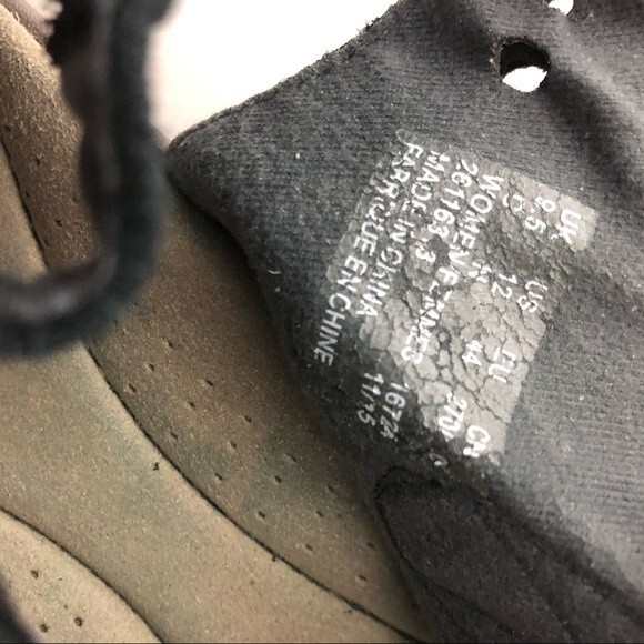 CLARKS COLLECTION Black Suede Soft Cushion 3-Strap Adjustable Sandal Size 12 N - Picture 3 of 9